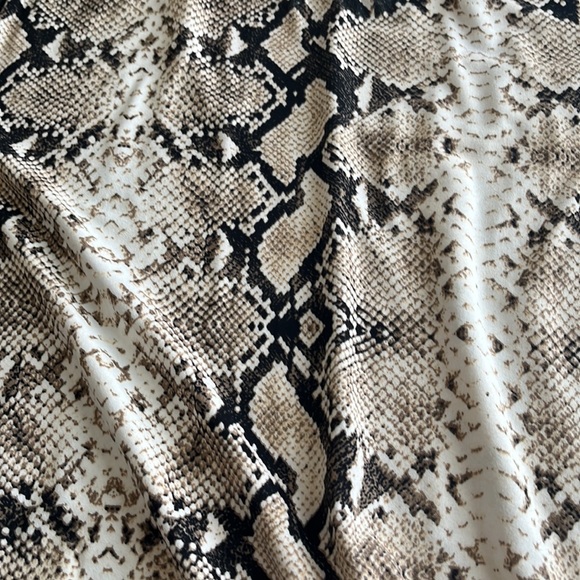 Green Envelope 1X Snakeskin Tunic very soft to touch - Picture 12 of 13